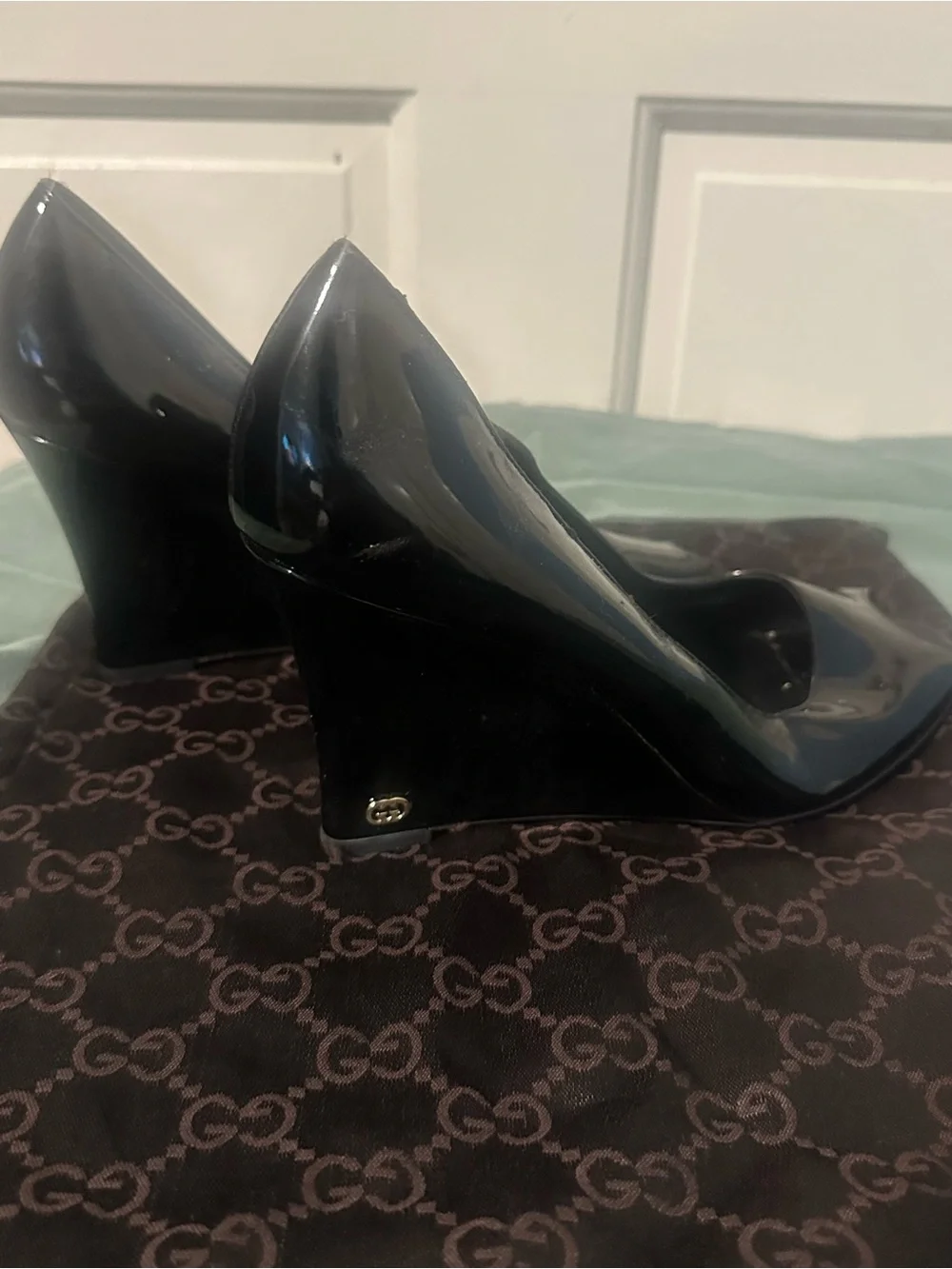 Gucci sleek wedge